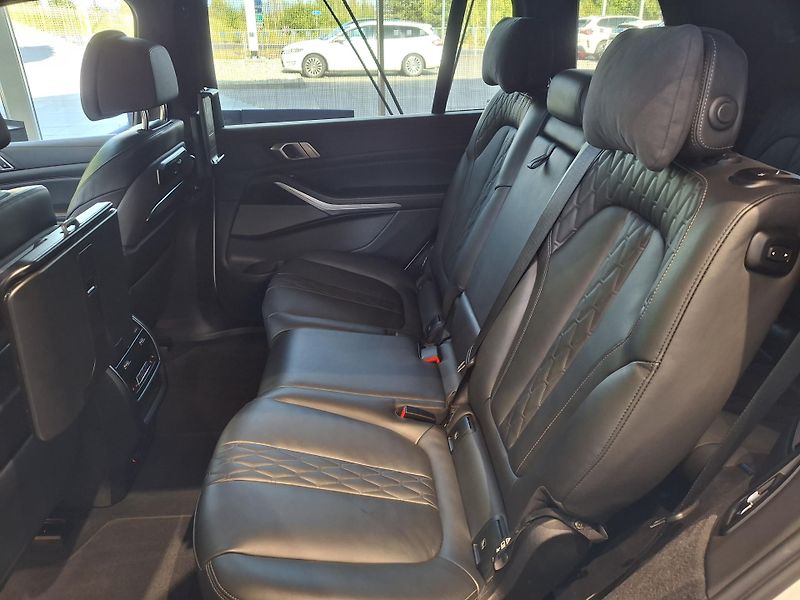 BMW X7 xDrive 40d Individuál - fotka 12 z 31