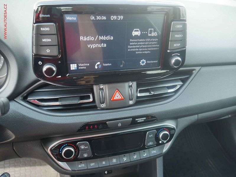 Hyundai i30 (2021) 1.5. i, ČR, navi, LED, autoAC - fotka 11 z 15