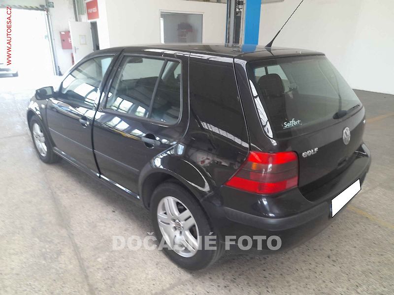 Volkswagen Golf (2002) 1.6 i - fotka 2 z 3
