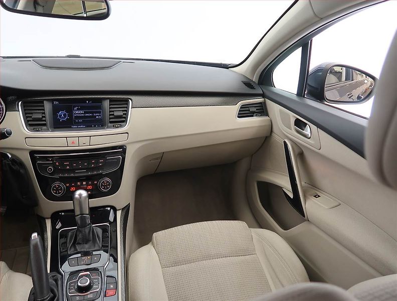 Peugeot 508 (2011) 2.0 HDi, Automat, Navi, Xenony - fotka 8 z 23
