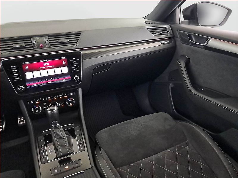 Škoda Superb (2020) Sportline 2.0 TDI - fotka 8 z 19