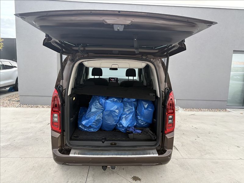 Opel Combo 1,2 i 81 KW LIFE PANORAMA CZ - fotka 24 z 30