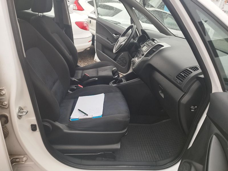 Hyundai ix20 (2013) 1.4i, volat-608 081 843 - fotka 11 z 14