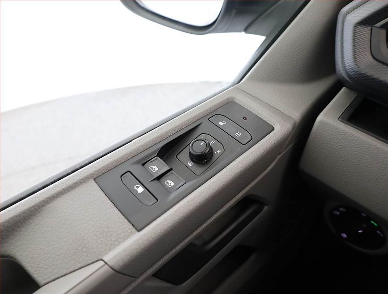 Volkswagen Transporter (2021) 2.0 TDI, ČR, 1Maj - fotka 12 z 13