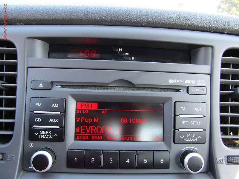 Kia Rio (2012) 1.4i, ČR, AC - fotka 15 z 17