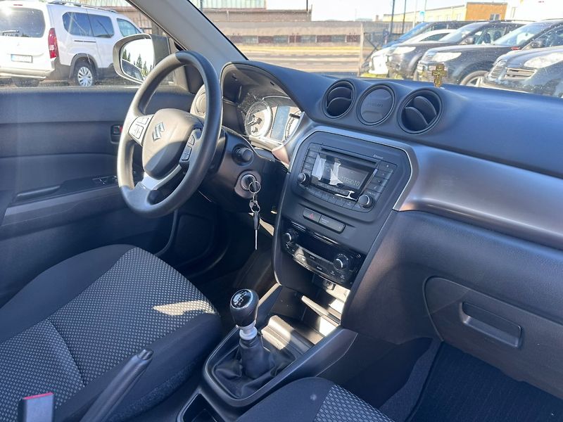 Suzuki Vitara (2021) 1,4i 95 KW HYBRID TAŽNÉ 1. MAJ - fotka 35 z 45