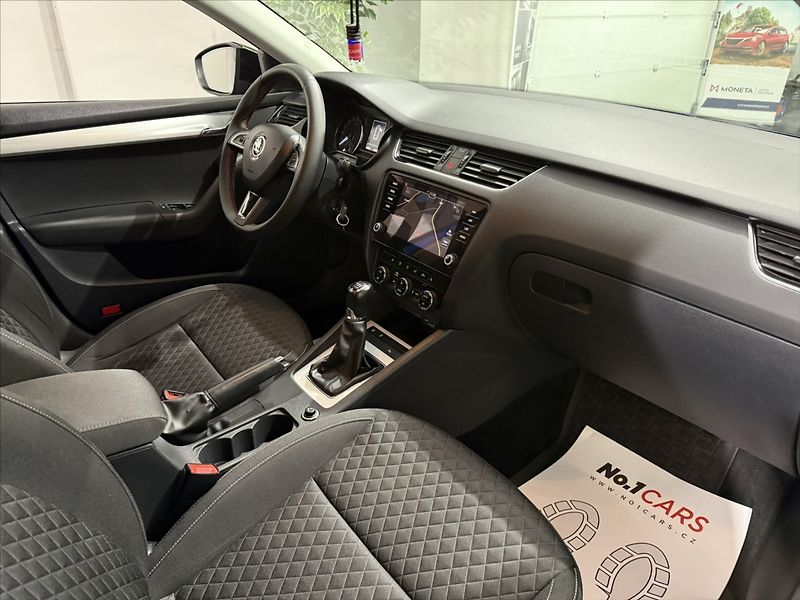 Škoda Octavia 2,0   TDI 110 kW DRIVE LED ACC - fotka 17 z 38