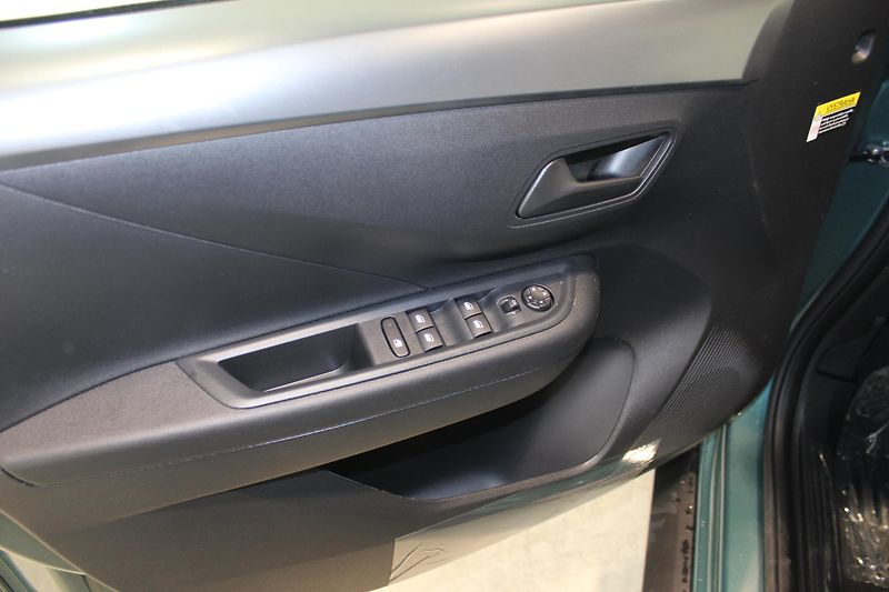 Opel Frontera (2026) Edition Hybrid 1.2 TURBO 81kW - fotka 15 z 18