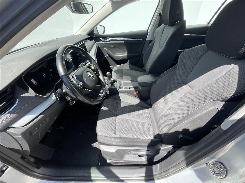 Škoda Octavia 2,0 TDI Combi Style Plus TAŽNÉ - fotka 4 z 22