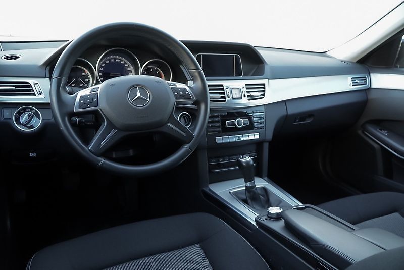 Mercedes-Benz Třídy E 200 cdi EXECUTIVE - fotka 15 z 30