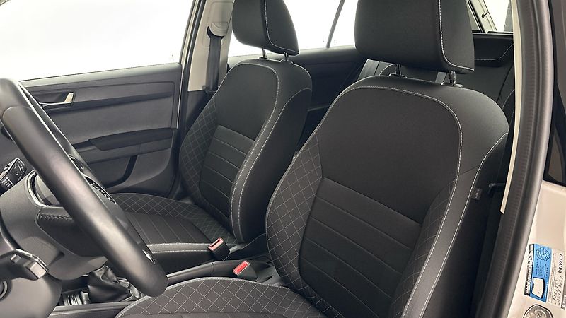 Škoda Fabia 1.0 TSI Ambition Combi - fotka 15 z 23