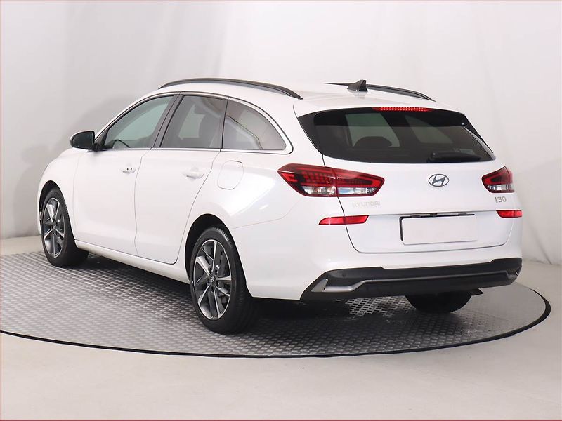 Hyundai i30 (2025) Premium 1.5 T-GDI MHEV 48V - fotka 4 z 19