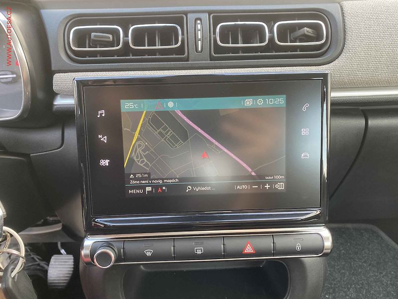 Citroën C3 (2018) 1.2 PT, Shine, navi - fotka 15 z 17