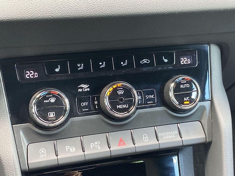 Škoda Karoq (2025) 2.0 TDI 4x4 DSG Sportline - fotka 19 z 39