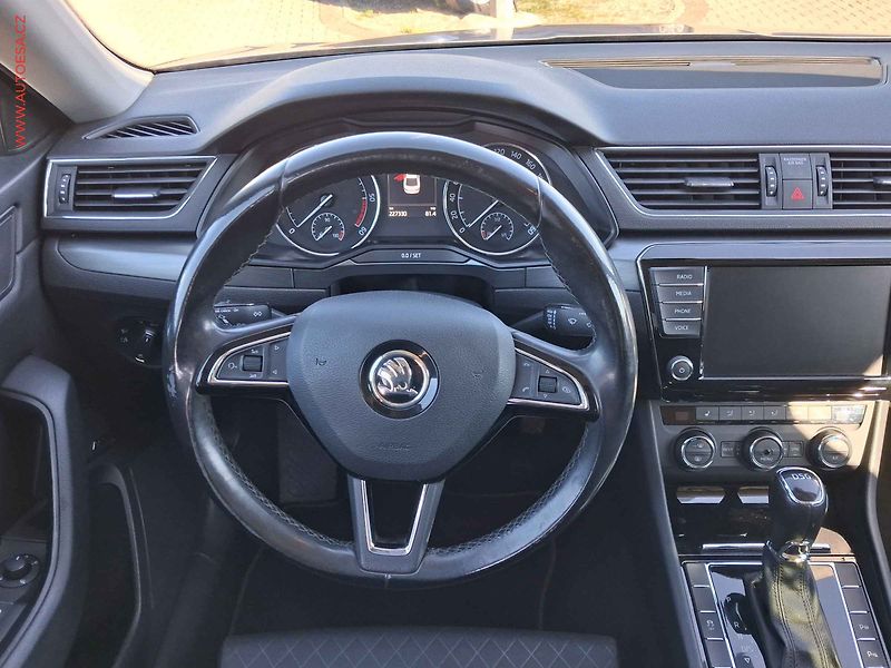 Škoda Superb (2015) 2.0 TDI, ČR, DSG, navi, bixen - fotka 11 z 18