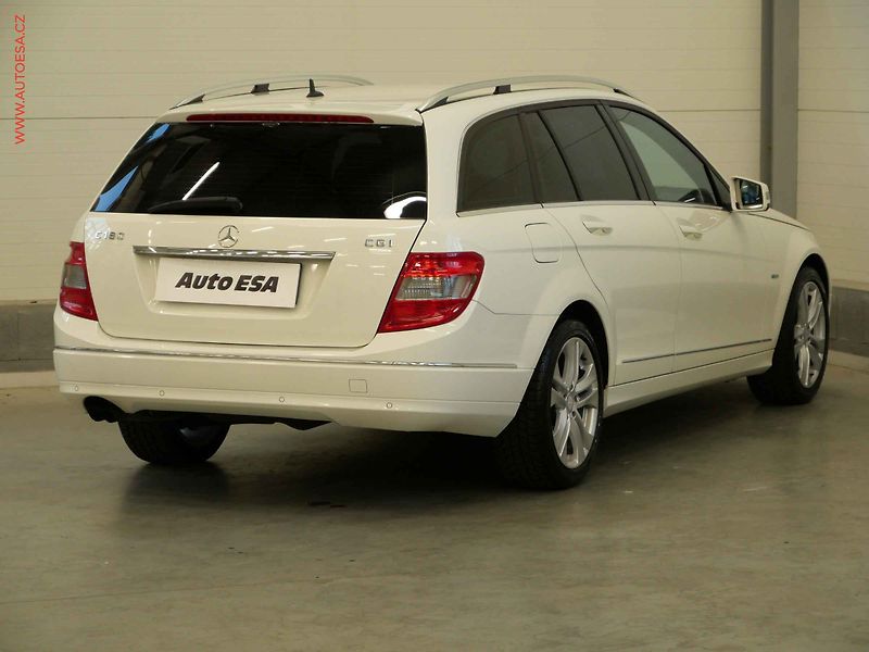 Mercedes-Benz Třídy C (2011) 1.8 CGi C 180, Avantgarde, AT - fotka 4 z 23