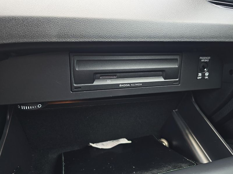 Škoda Octavia 1.4TSI 110KW BOH VÝBAVA JOY 1M - fotka 20 z 26