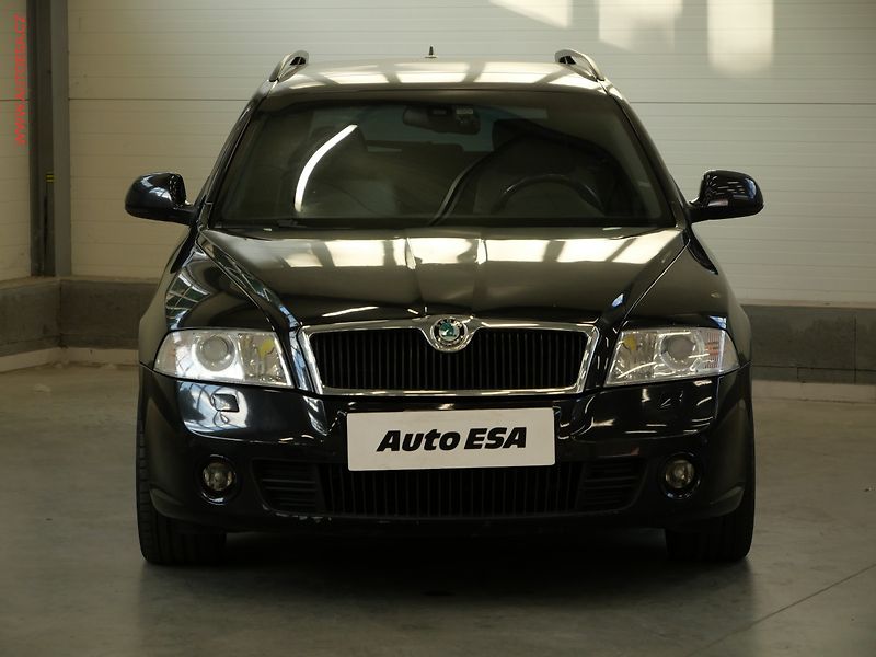 Škoda Octavia (2009) 2.0 TFSi, RS, xenon, autoAC - fotka 2 z 21