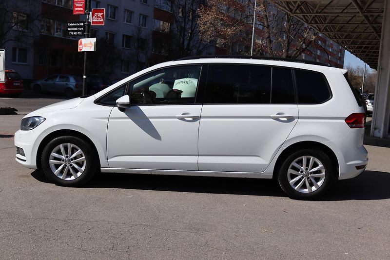 Volkswagen Touran 2.0TDI DSG 110kW - fotka 15 z 50