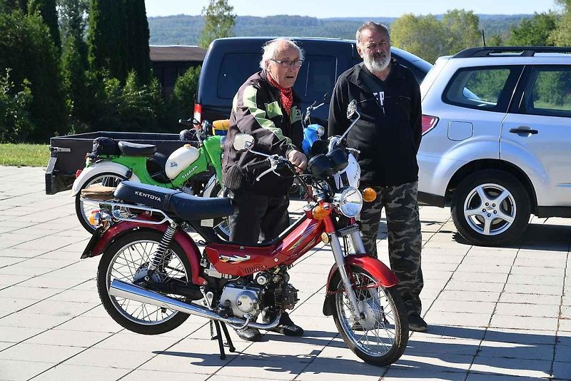 Kublovský sraz mopedů