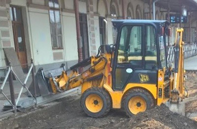 JCB (2010) 1CX SPZ 4lopaty vidle vývody - fotka 8 z 10