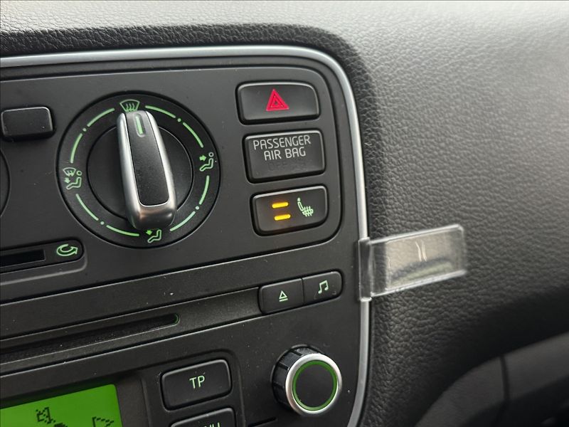 Škoda Citigo 1,0 AUTOMAT NAV SENZORY VÝHŘEV - fotka 18 z 30