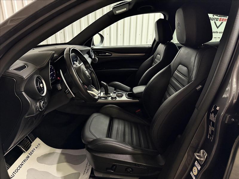 Alfa Romeo Stelvio VELOCE 154kW Q4 H&K LED R21 - fotka 30 z 41
