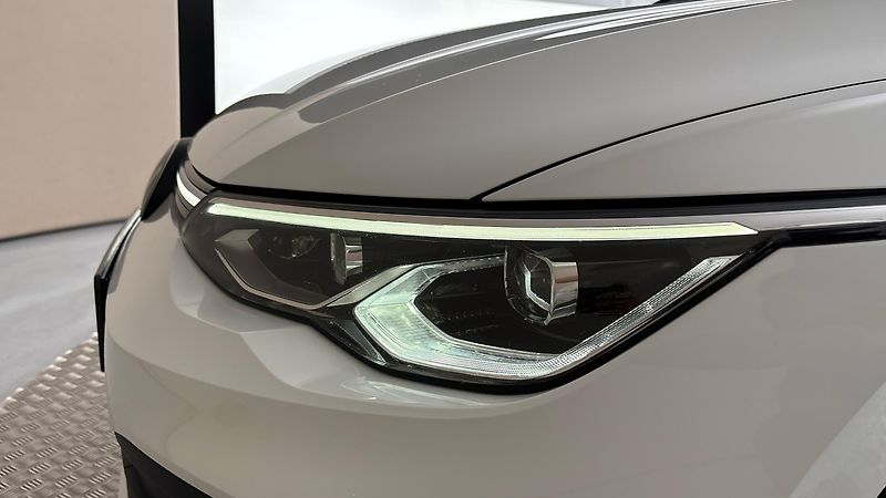 Volkswagen Golf 2.0 TDI DSG Style Variant - fotka 18 z 29