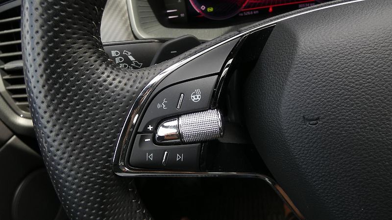 Škoda Kodiaq 2,0 TDI DSG 4x4 Sportline - fotka 12 z 26