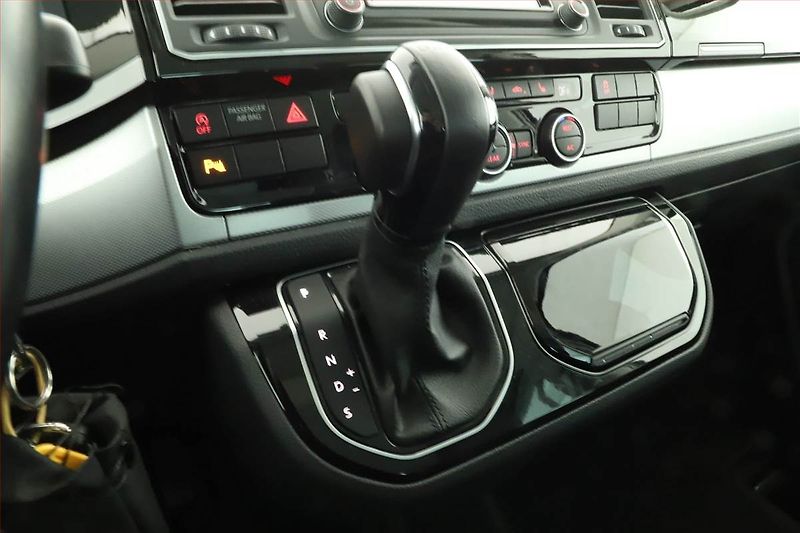 Volkswagen Multivan (2017) Highline 2.0 BiTDI 4Motion, ČR - fotka 12 z 17