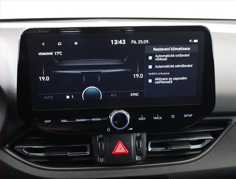 Hyundai i30 (2022) N-Line 1.5 T-GDI MHEV, ČR - fotka 17 z 21