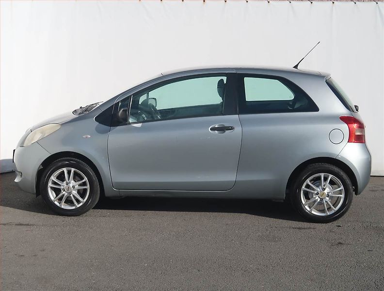 Toyota Yaris (2008) 1.0 VVT-i, nová STK, Klima - fotka 3 z 16