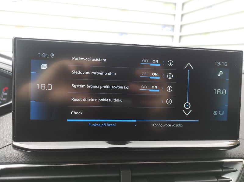 Peugeot 3008 1,5BlueHDi S&S, ALLURE, ČR - fotka 26 z 61