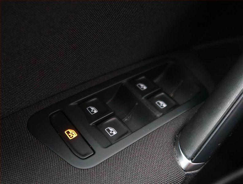 Volkswagen Golf (2020) 32 kWh - 37 Ah, SoH 92% - fotka 19 z 21