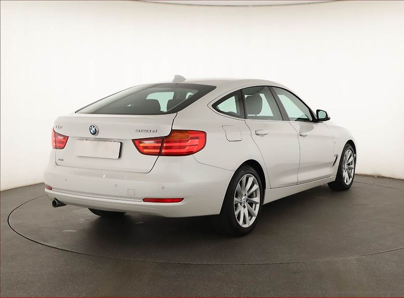 BMW Řada 3 (2014) Modern Line 320d xDrive GT - fotka 5 z 21