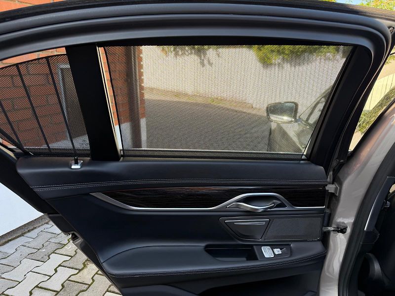 BMW Řada 7 740xD-R20-H&K-LASER-ČR - fotka 35 z 37