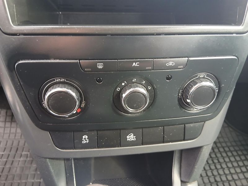 Škoda Yeti TSI, 4x4, nová STK - fotka 24 z 35