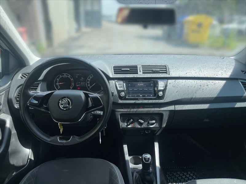 Škoda Fabia 1,0 TSI 70 Ambition - fotka 9 z 11