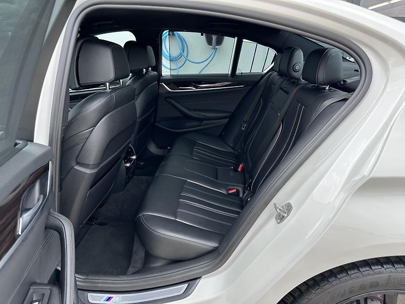 BMW Řada 5 540d xDrive M-Sport - fotka 8 z 29