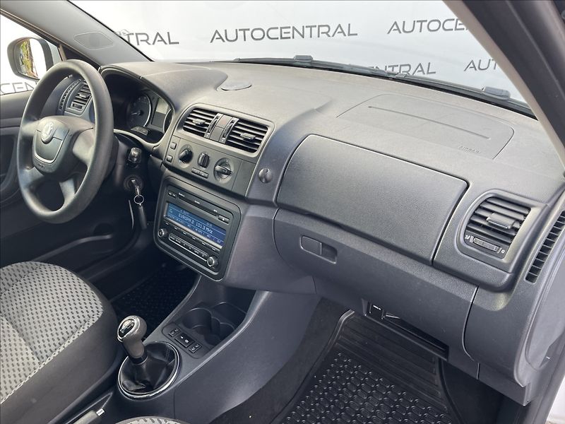 Škoda Fabia 1,2 tsi 63kW Family servisován - fotka 16 z 21