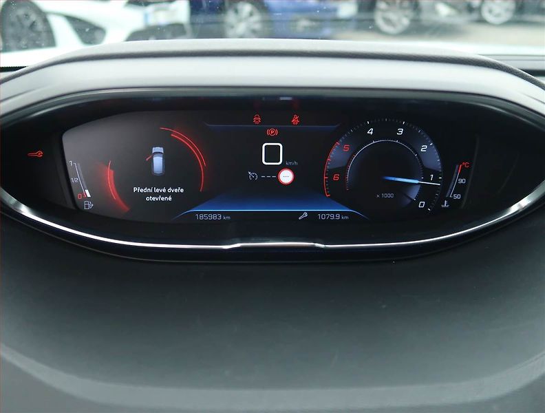 Peugeot 3008 (2020) 1.5 BlueHDi, ČR,1.maj - fotka 9 z 17
