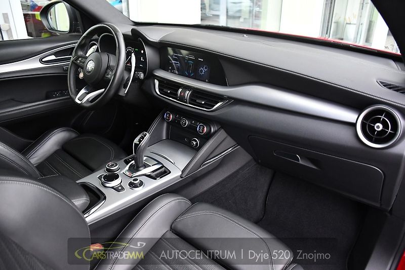 Alfa Romeo Stelvio 2.2 D154kW Veloce AT8-Q4 - fotka 15 z 56