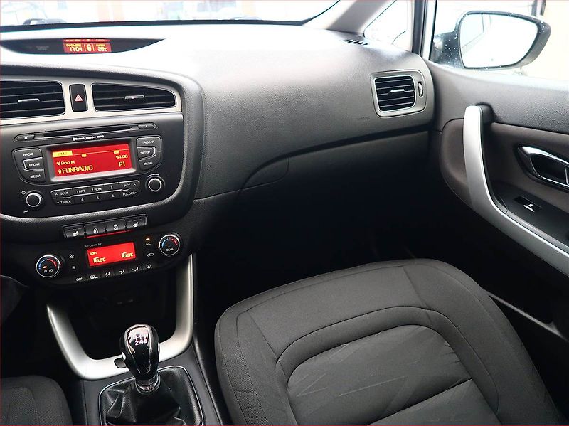 Kia Ceed (2014) Silver 1.6 CRDi, Serv.kniha - fotka 8 z 14