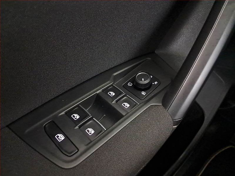 Volkswagen Tiguan (2017) R-Line 2.0 TDI, 4X4, Automat - fotka 16 z 18