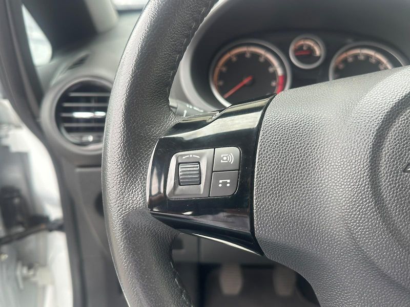 Opel Corsa (2010) 1.2i,63KW,TEMPOMAT,111 EDITION - fotka 14 z 24