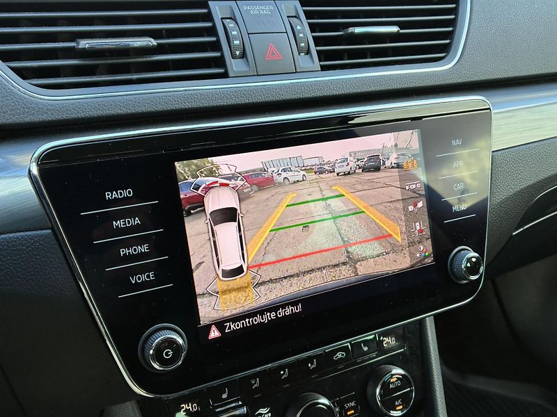 Škoda Superb 1.5 TSI DSG / 110 kW Style Plu - fotka 19 z 28