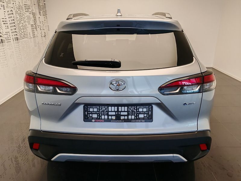 Toyota Corolla Cross 2.0 Hybrid Style Tech - fotka 4 z 19