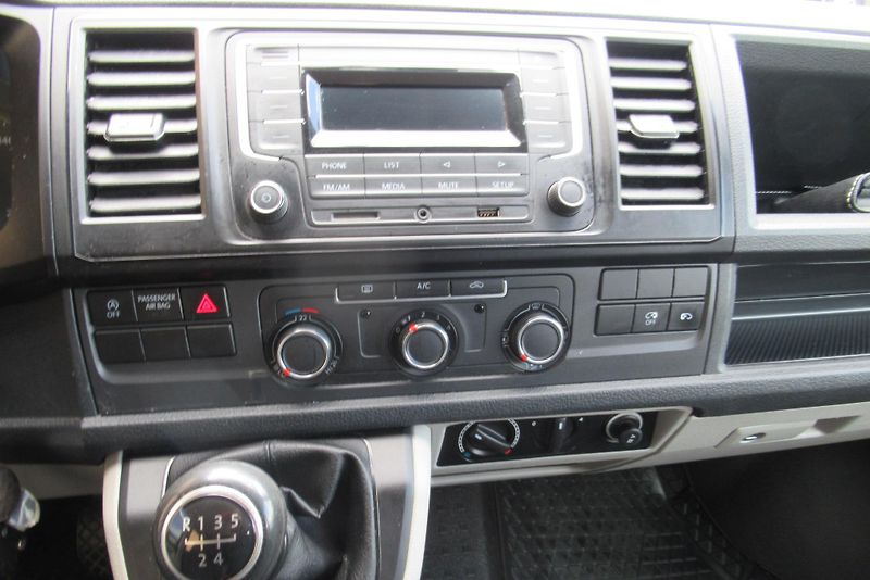 Volkswagen Transporter T6 2.0TDI KLIMA EL.DVEŘE 9MÍST - fotka 11 z 25