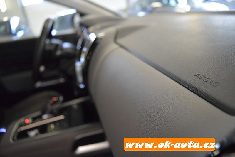 Citroën C5 Aircross HYBRID 225 ě-EAT8 165 kW-DPH - fotka 29 z 68