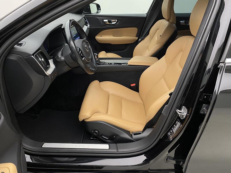 Volvo V60 D4 AWD INSCRIPTION AUT - fotka 3 z 46
